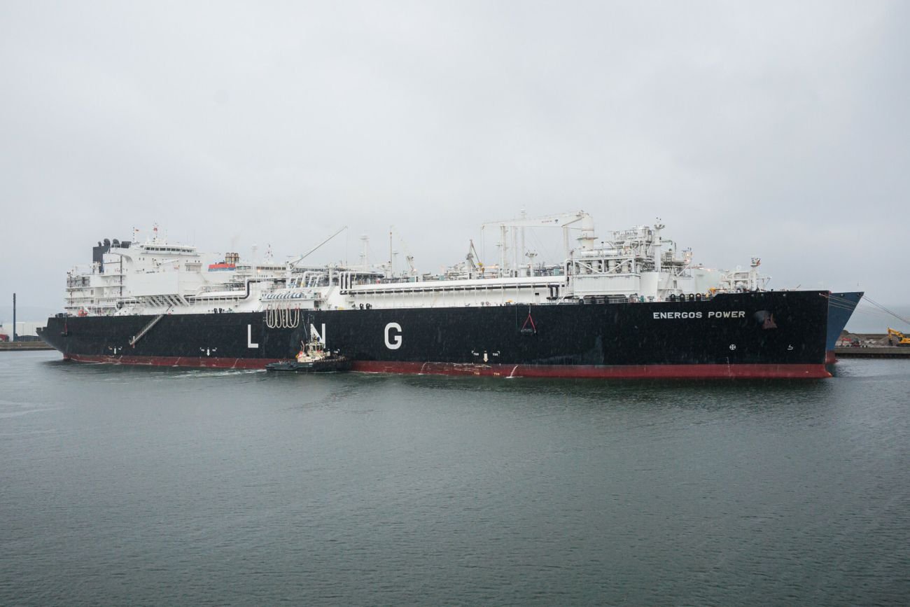 Rosyjski gazowiec kombinuje coś na Morzu Północnym. Norwegowie podnoszą alarm Statek gazowiec Mulan kręci się przy Norwegii. Przypłynął z Rosji