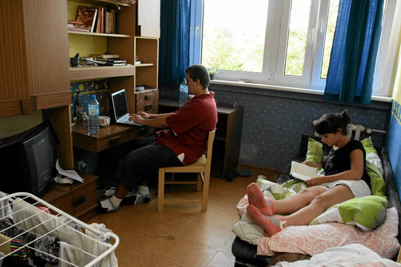 Polacy chcą mieszkać na swoim, ale nie lubią brać kredytów. "Państwo i pracodawcy nie zachęcają do tego"