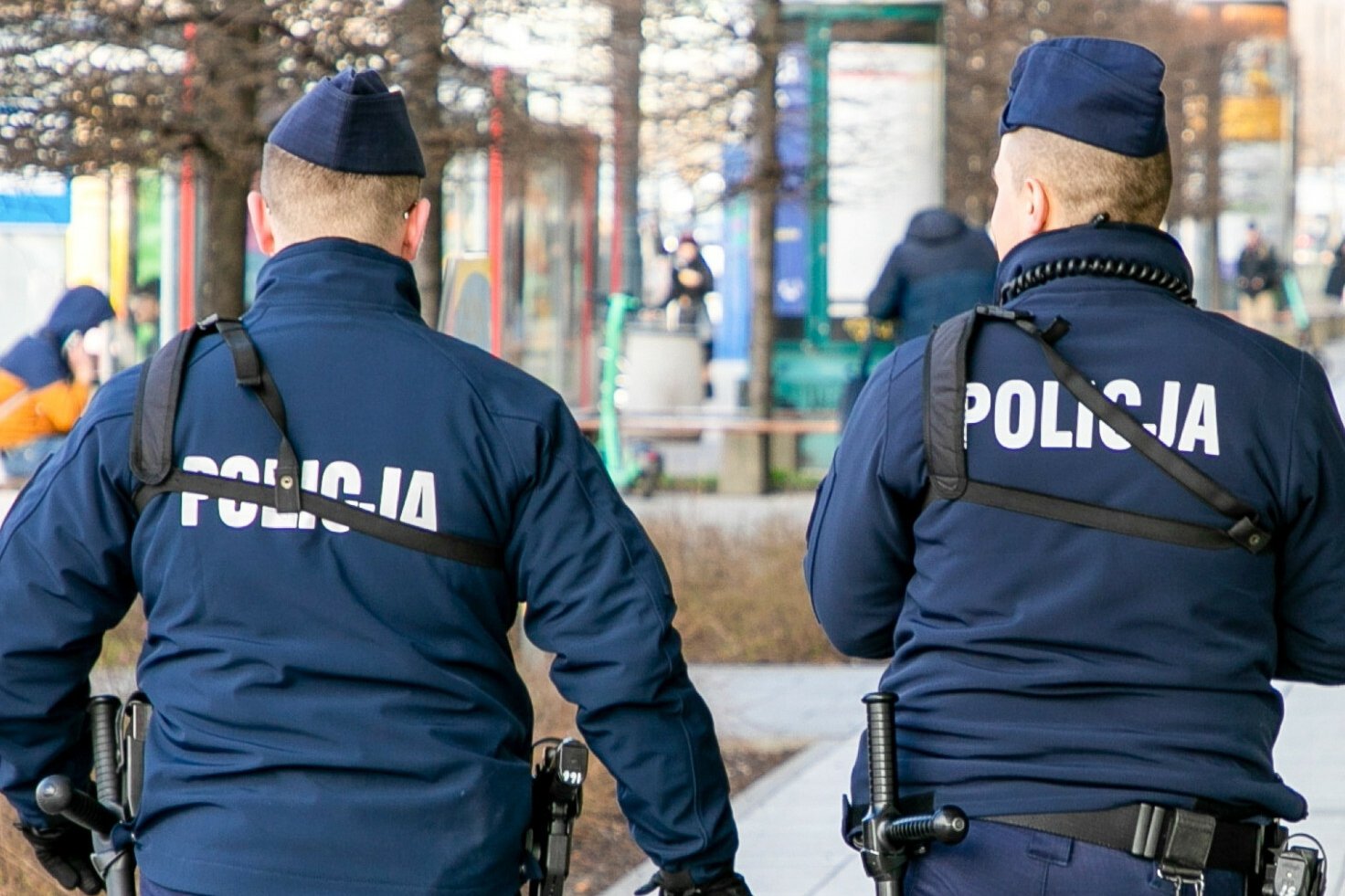 Cisza wyborcza przed wyborami. Ważny apel policji i pierwsze incydenty.