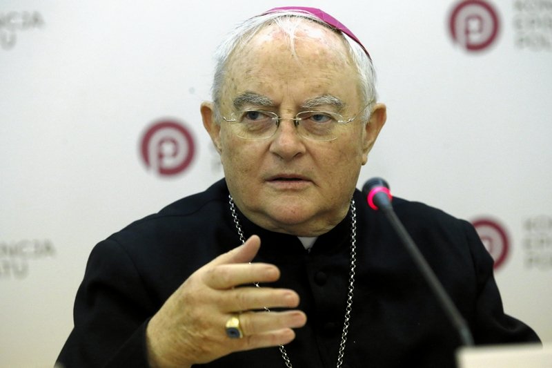 Arcybiskup Henryk Hoser ma powikłania po przebytym zakażeniu koronawirusem.