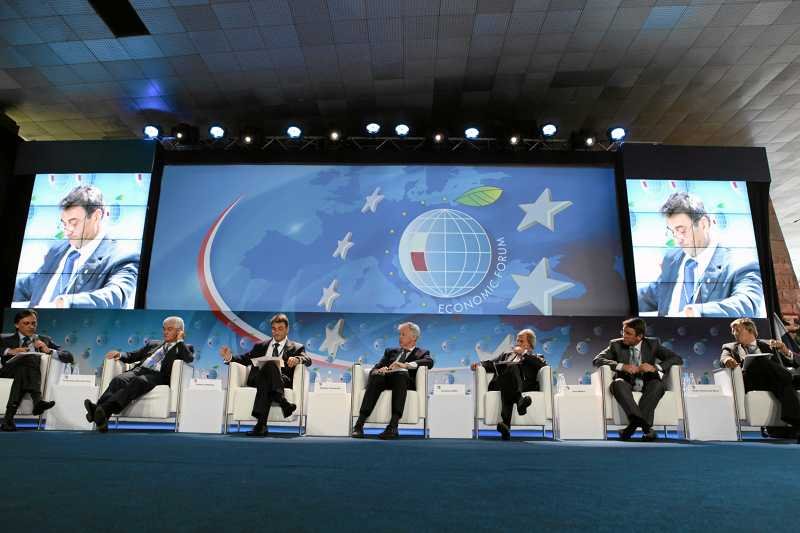 Jeden z paneli podczas Forum Ekonomicznego w 2011 roku