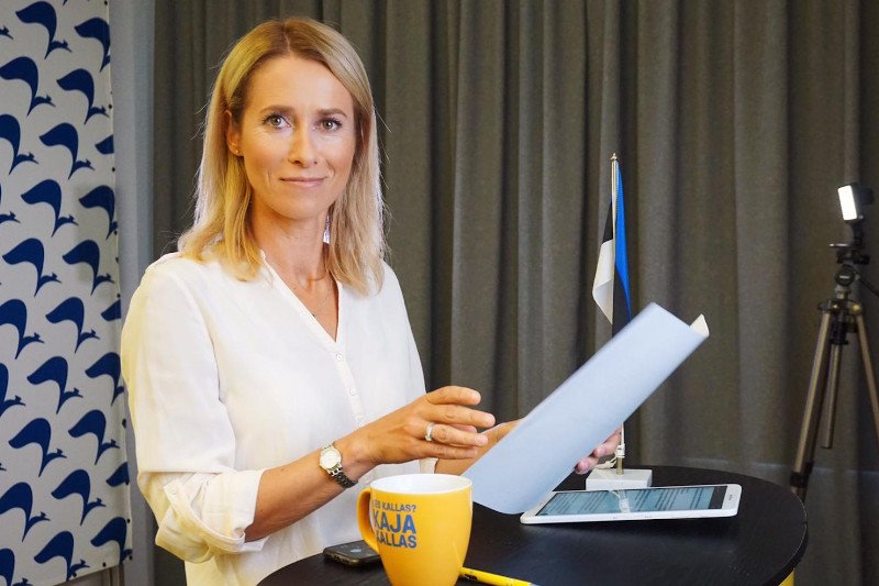 Kaja Kallas jest pierwszą kobietą na stanowisku premiera Estonii.