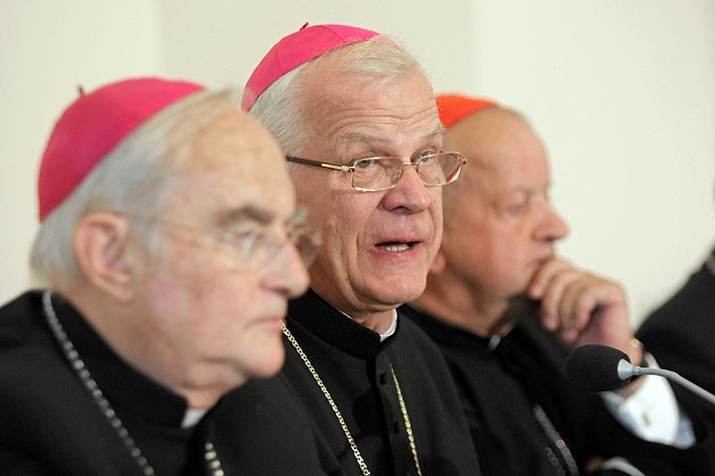 Michalik, Dziwisz, Hoser to nazwiska, których powinno zabraknąć na najwyższych szczeblach władzy w Kościele w Polsce - twierdzą duchowni.