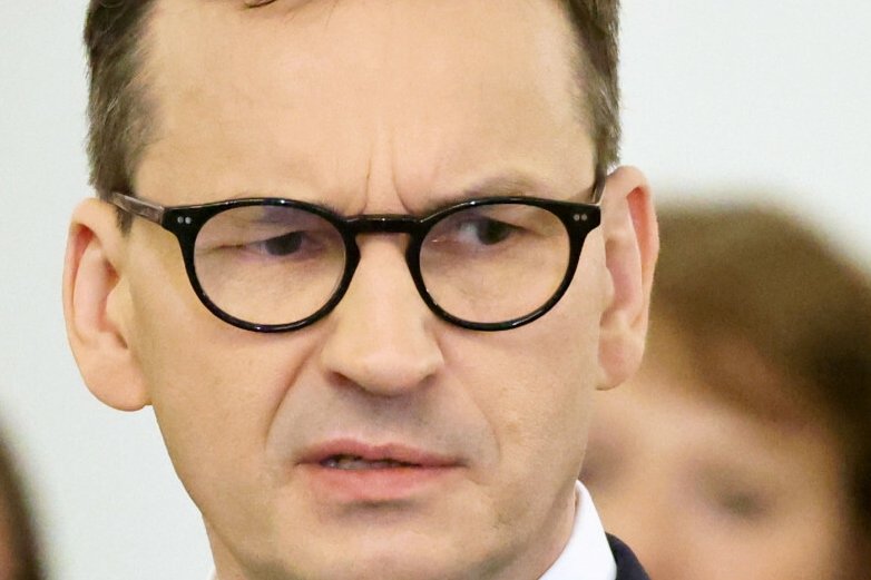 Pojawiają się komentarze dotyczące możliwej nagrody, jaką premier Morawiecki przewiduje dla piłkarzy