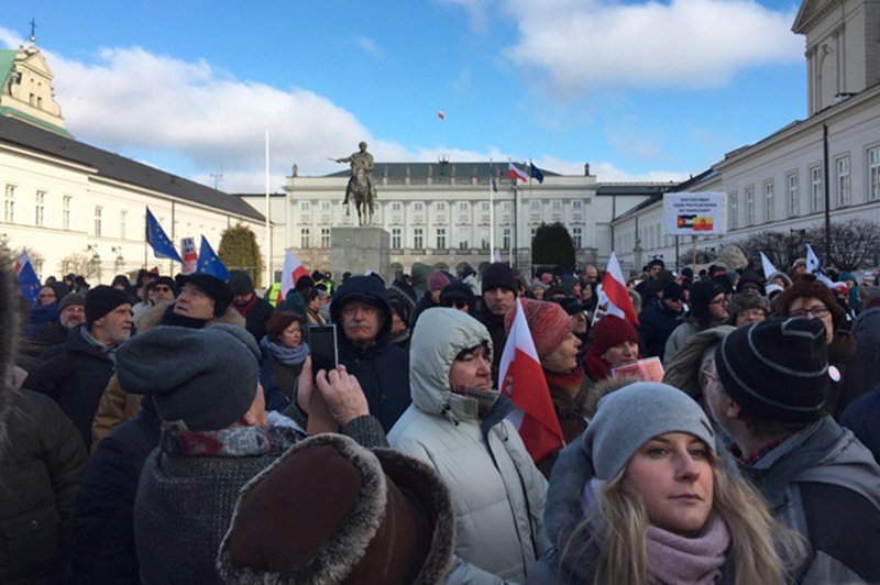 Warszawiacy wyszli na ulice stolicy w obronie swego miasta. Nie chcą PiS-owskiej wielkiej Warszawy.