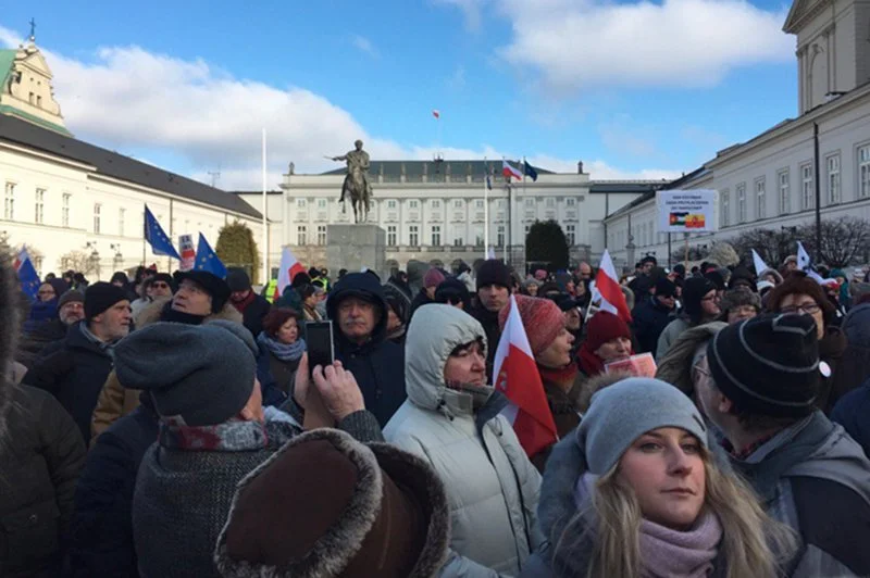 Warszawiacy wyszli na ulice stolicy w obronie swego miasta. Nie chcą PiS-owskiej wielkiej Warszawy.