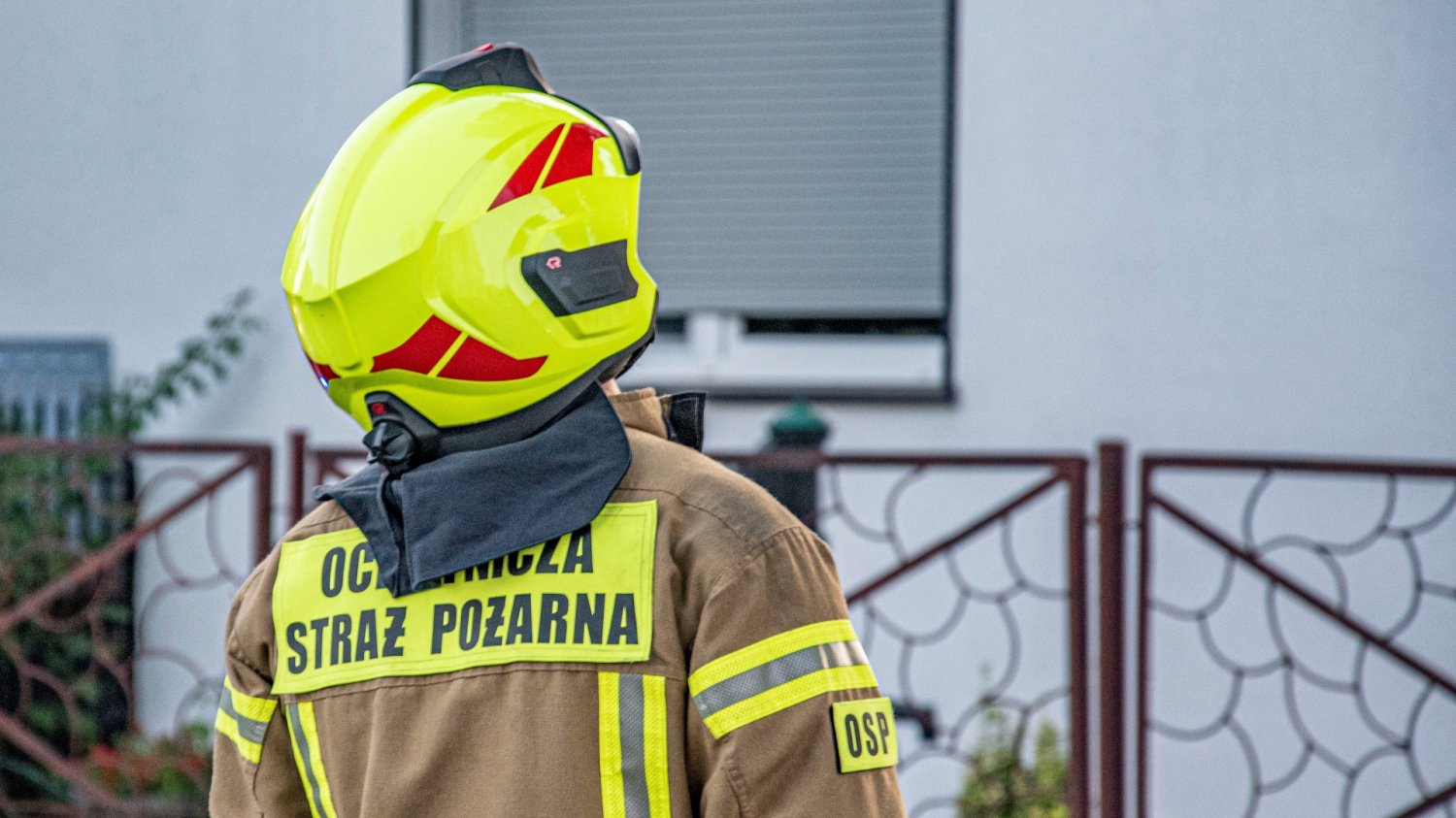 Nowe oszustwo w blokach i domach. Fałszywi strażacy wyciągają pieniądze