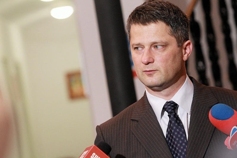 Geje odpowiadają na homofobiczne słowa rzecznika abp Hosera. "Dobrze, że nie mówi o paleniu na stosie"