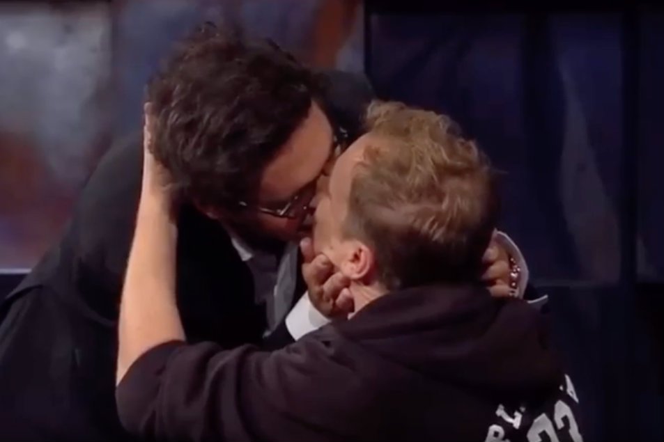 Kuba Wojewódzki pocałował Macieja Stuhra.