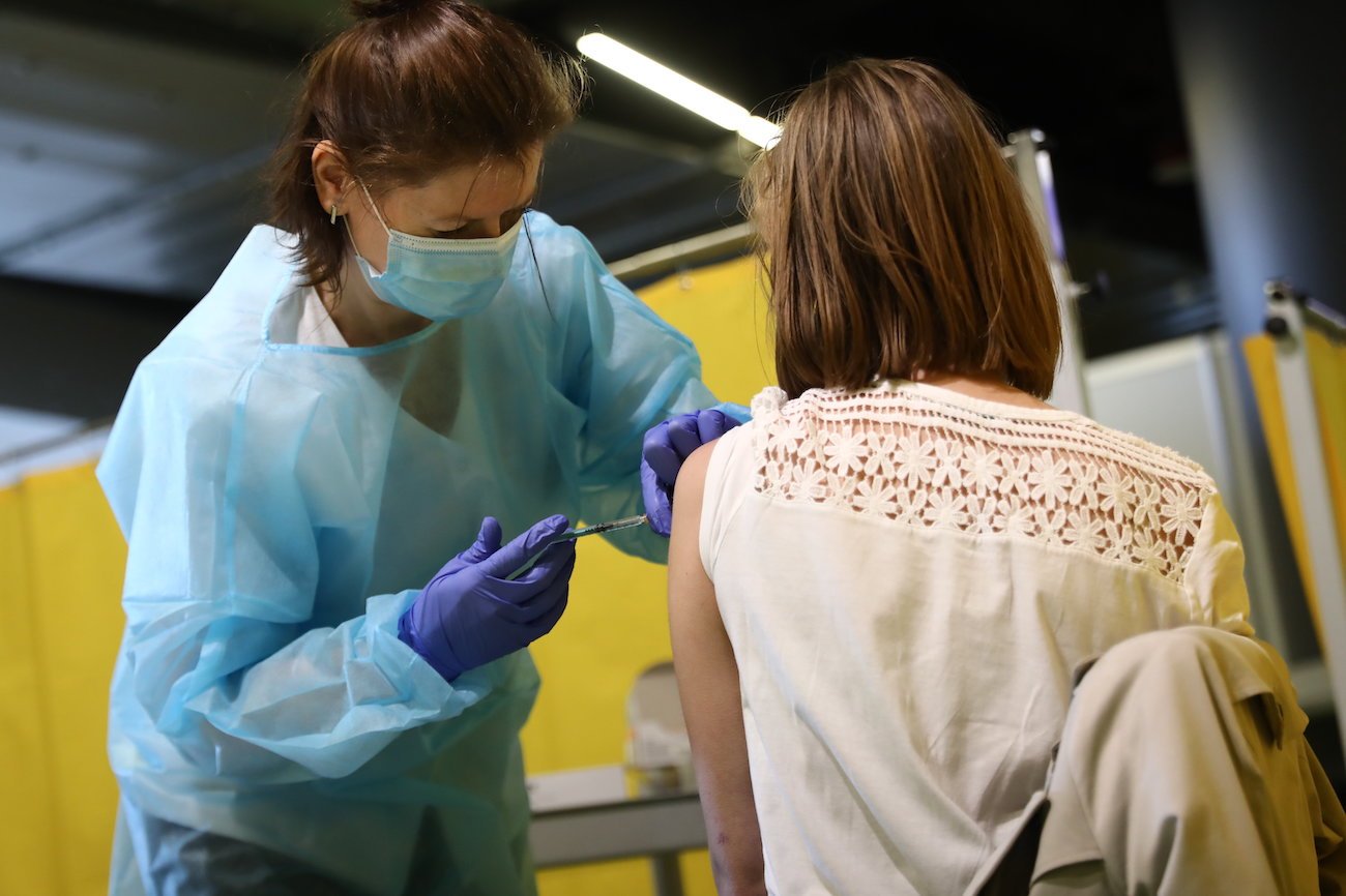 Rzecznik Praw Pacjenta reaguje na słowa o tym, że szczepienia na covid-19 to "eksperyment".