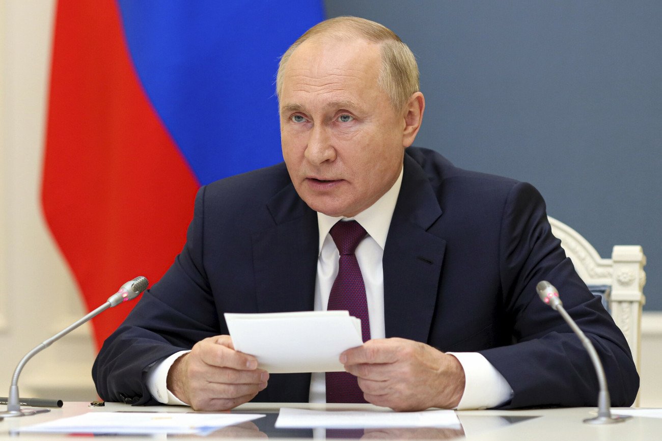 "Rosja wciąż zarabia miliardy na sprzedaży gazu i ropy. Ale państwo nie jest w stanie spłacić pierwszych pożyczek zagranicznych, a góra długów rośnie" – donosi Deutsche Welle.