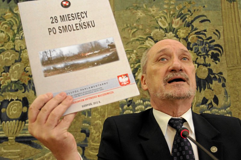Zespół Antoniego Macierewicza będzie przekonywał Polaków, że w tupolewie doszło do dwóch wybuchów.