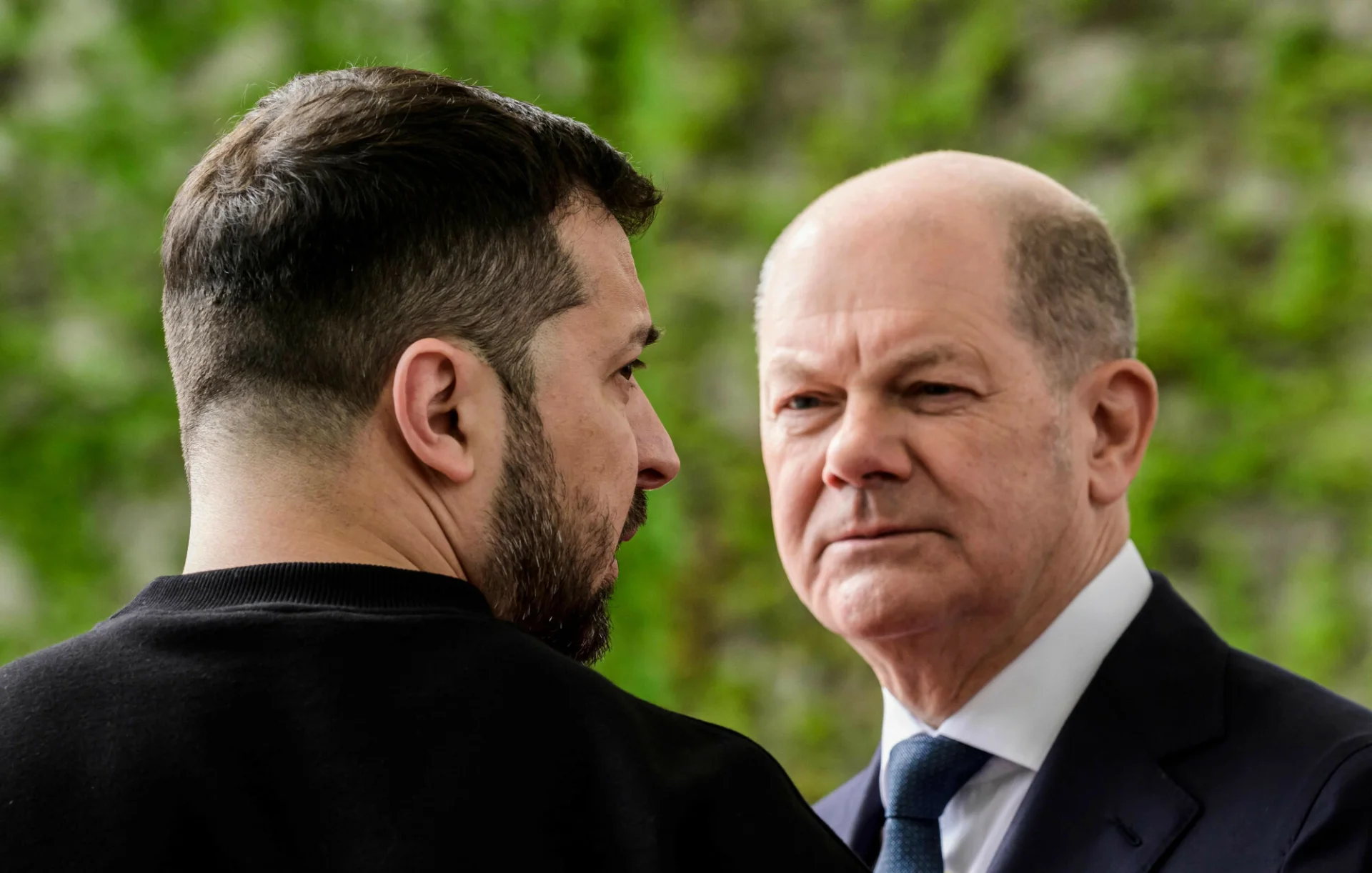 Prezydent Ukrainy Wołodymyr Zełenski i kanclerz Niemiec Olaf Scholz