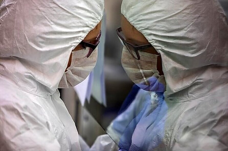 Reinfekcja koronawirusa. Zakażeni chronieni są tylko do 4 mies. od infekcji