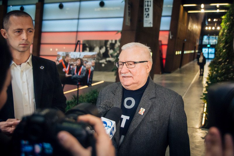 Lech Wałęsa bronił ks. Henryka Jankowskiego na spotkaniu kieleckiego KOD-u.