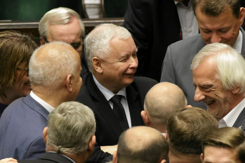 W PiS muszą mieć niezły ubaw z młodych lekarzy. Jarosław Kaczyński odpowiedział na dobre słowa protestujących i pokazał im miejsce w szeregu.