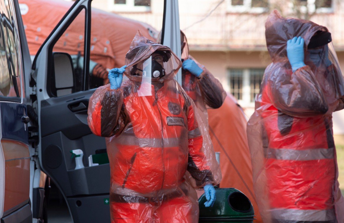 Łączna liczba zakażonych koronawirusem w Polsce to 2132, 31 z tych osób zmarło.