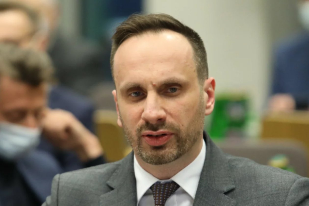 Janusz Kowalski myślał, że Ferrari przed Sejmem jest Donalda Tuska.