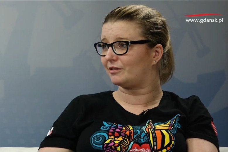 Patrycja Krzymińska w geście solidarności z Aleksandrą Dulkiewicz pomachała do kamery Biedronki.