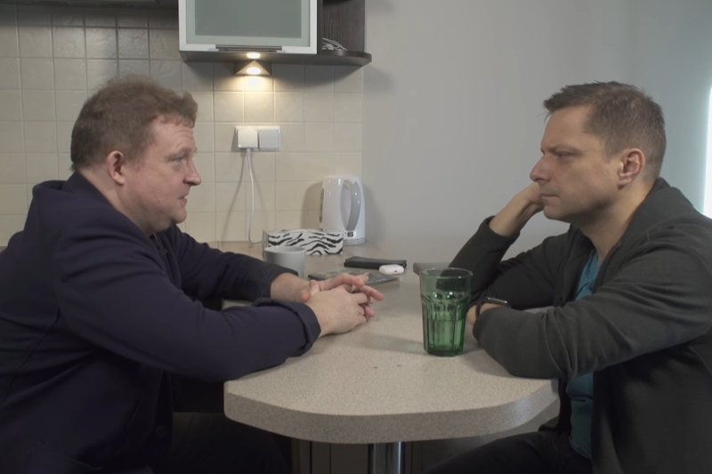 Tomasz Piątek w nowym odcinku z serii "Sekielski o nałogach"