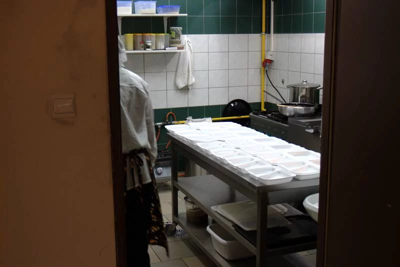 W spółdzielni przygotowywane są posiłki, które Caritas przekazuje innym ośrodkom pomocy społecznej