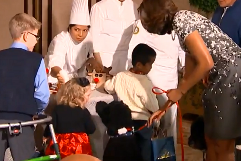 Pies prezydenta USA niespodziewanie wskoczył na dwuletnią dziewczynkę.