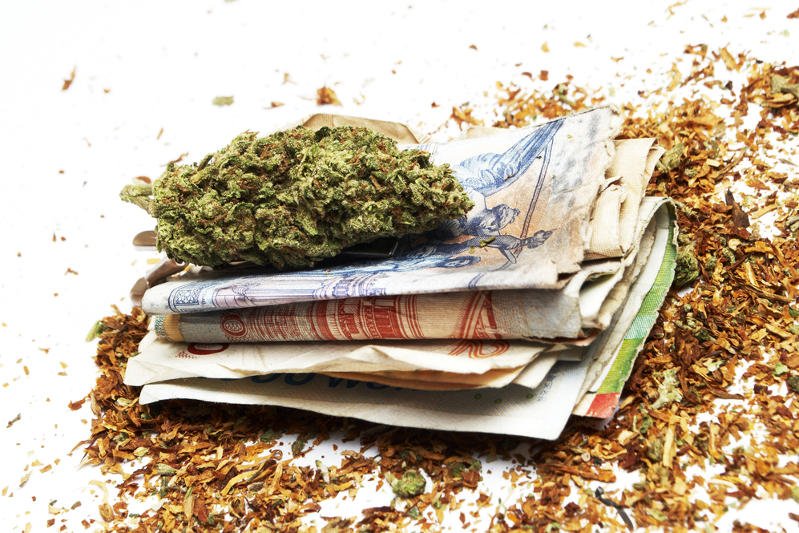 Zielonogórscy detektywi handlowali narkotykami i brali łapówki od przestępców.