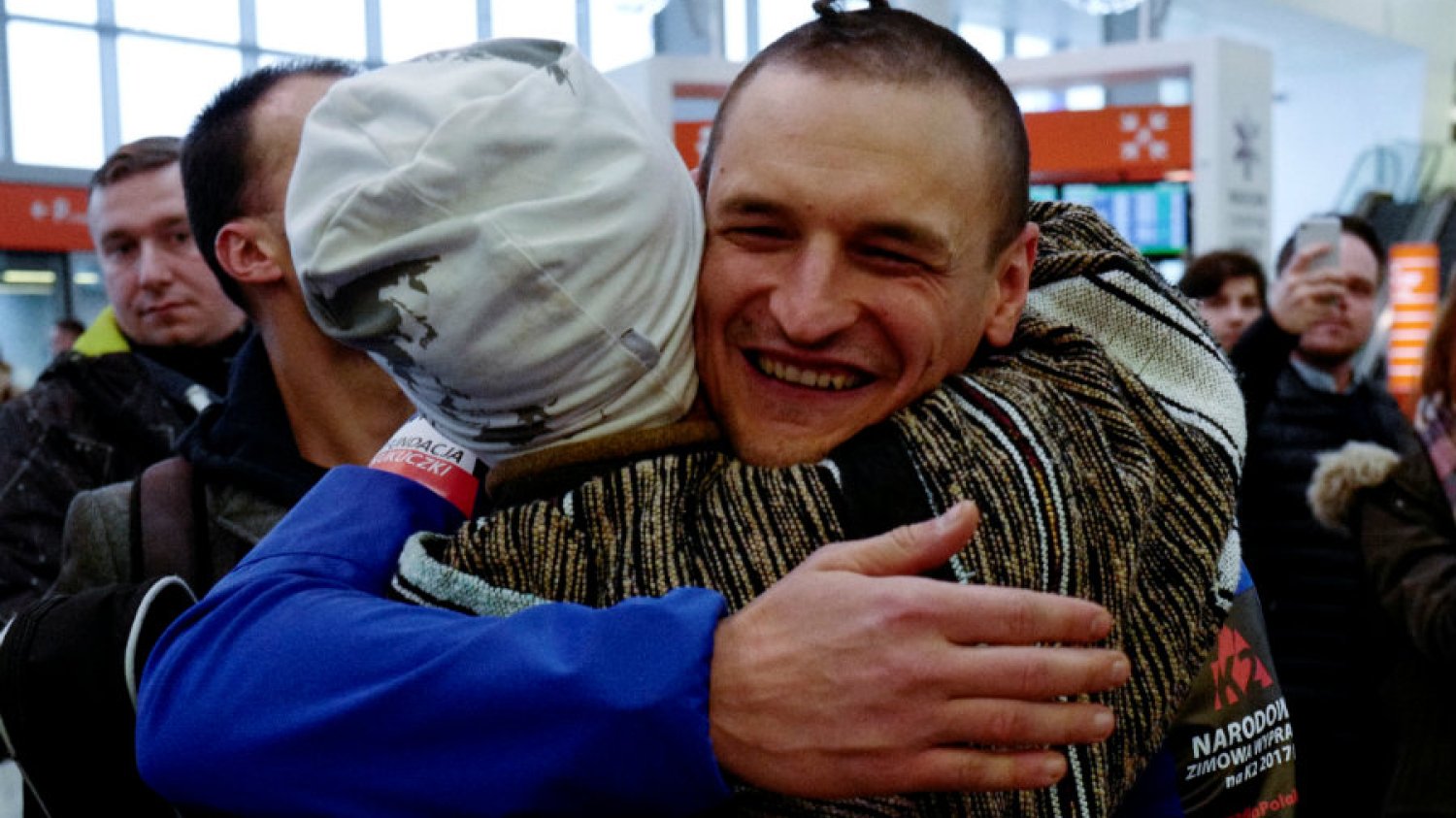 Adam Bielecki dziś jest bohaterem. Porzucił zdobycie szczytu K2, bo próbował ratować Tomasza Mackiewicza i Elizabeth Revol. Niesamowita akcja wzbudziła podziw na całym świecie.