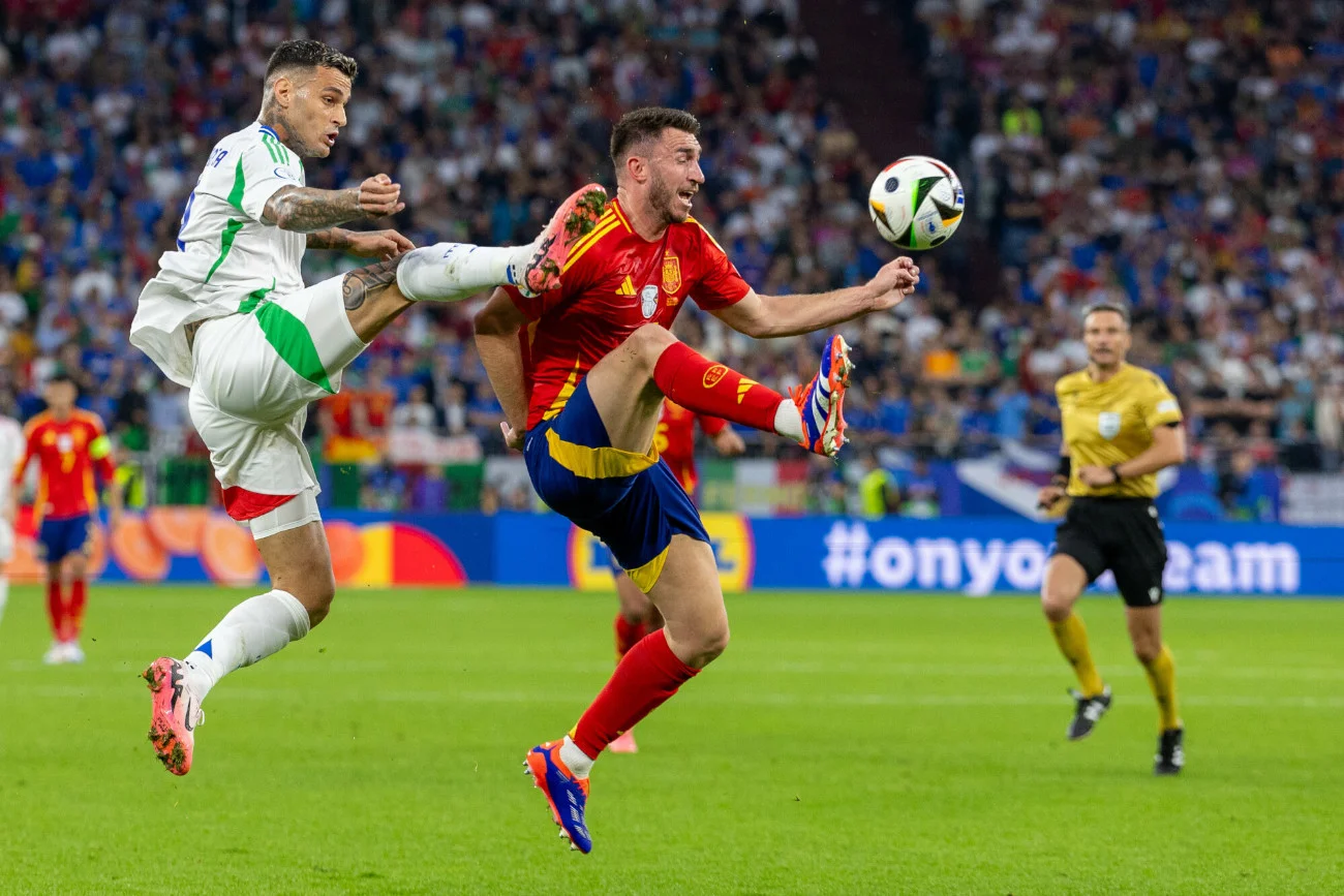 Walka Włochów z Hiszpanami w meczu grupowym Euro 2024