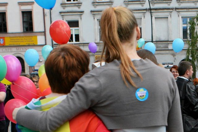 Z szacunków wykonanych w ramach projektu "Rodziny z wyboru w Polsce" wynika, że w Polsce żyje ponad 2 mln nieheteroseksualnych osób