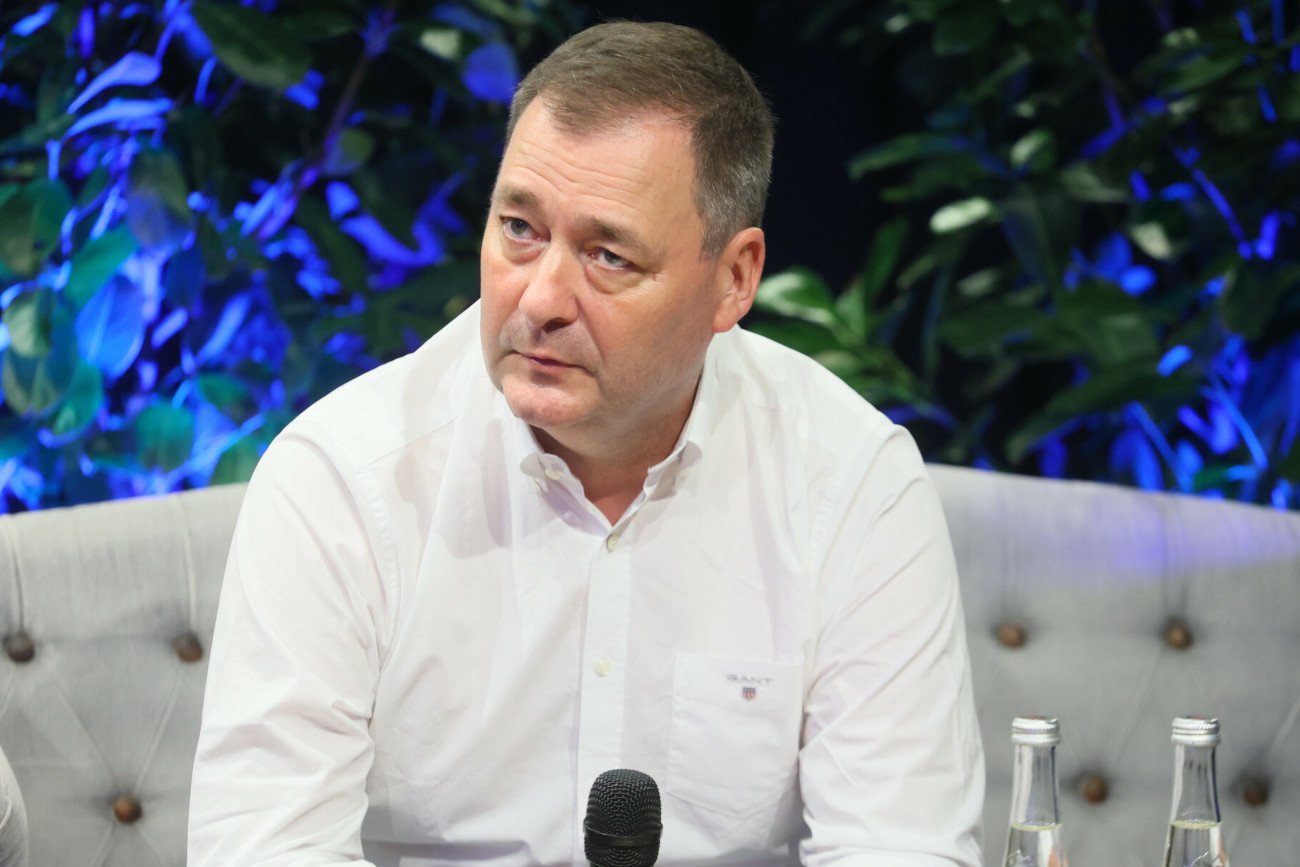 Jacek Rozenek przed chrztem swoich dzieci powiedział księdzu, że urodziły się dzięki in vitro. Reakcja duchownego.