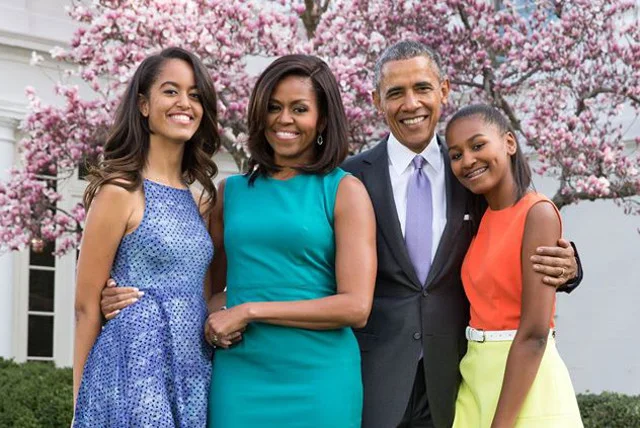 Malia Obama (1 z lewej) odbywa staż w wytwórni filmowej.