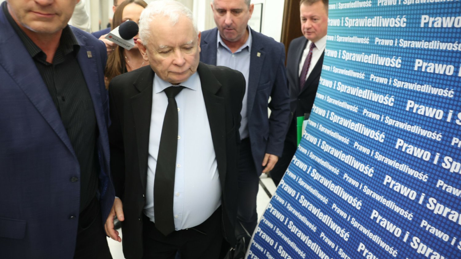 Kaczyński bez prywatnych ochroniarzy w Sejmie? Hołownia chce rozwiązać problem