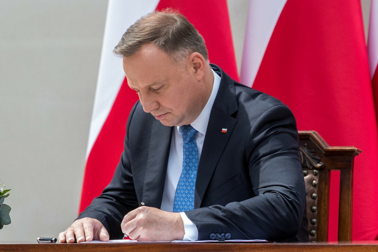 Andrzej Duda ma już w czwartek złożyć podpis pod rządowym rozporządzeniem dotyczącym wprowadzenia stanu wyjątkowego na pograniczu Polski i Białorusi.
