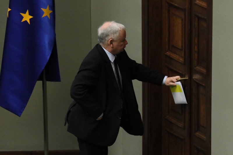 Jarosław Kaczyński spóźnił się na uczczenie minutą ciszy pamięci Pawła Adamowicza