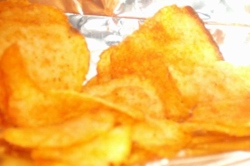 Czipsy nie tylko tuczą, ale mogą popsuć nam nastrój.