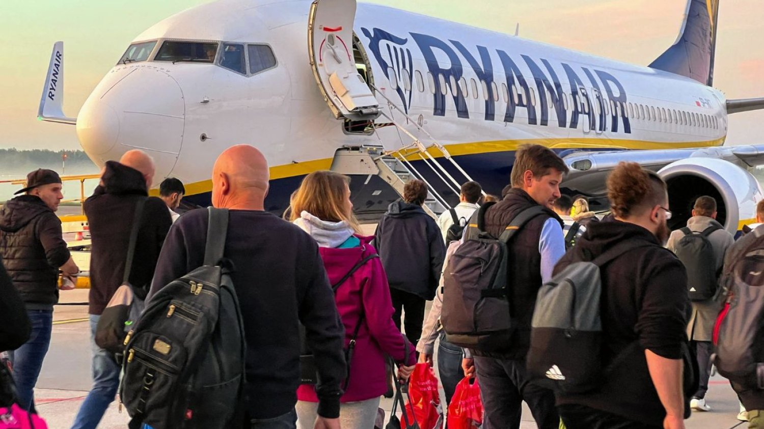 Samolot Ryanaira Ryanair poleci jeszcze częściej z Polski do Hiszpanii