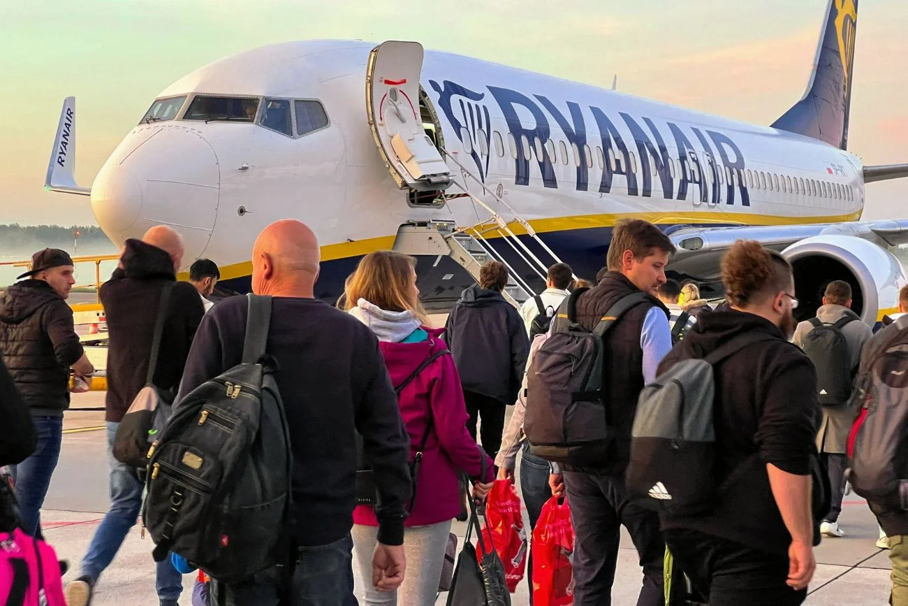 Samolot Ryanaira Ryanair poleci jeszcze częściej z Polski do Hiszpanii