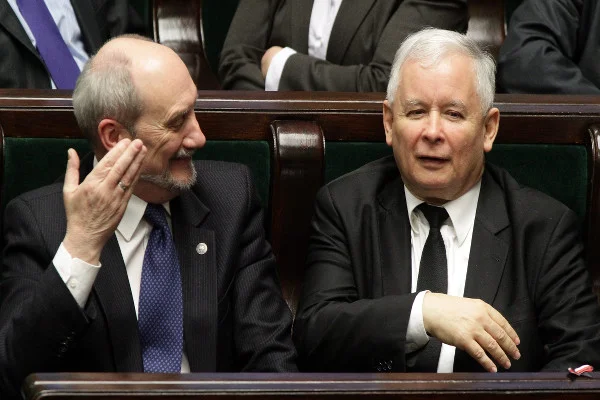 Mariusz Kamiński zarzuca Grzegorzowi Schetynie, że niepotrzebnie drażni Rosję. PiS zapomina o polityce prowadzonej przez prezesa Jarosława Kaczyńskiego.