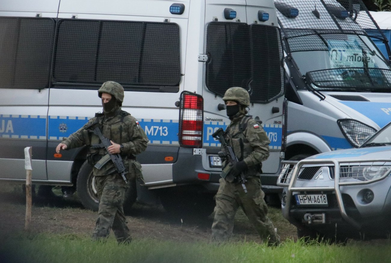 Na granicę z Białorusią przyjechały dodatkowe siły wojska i policji.