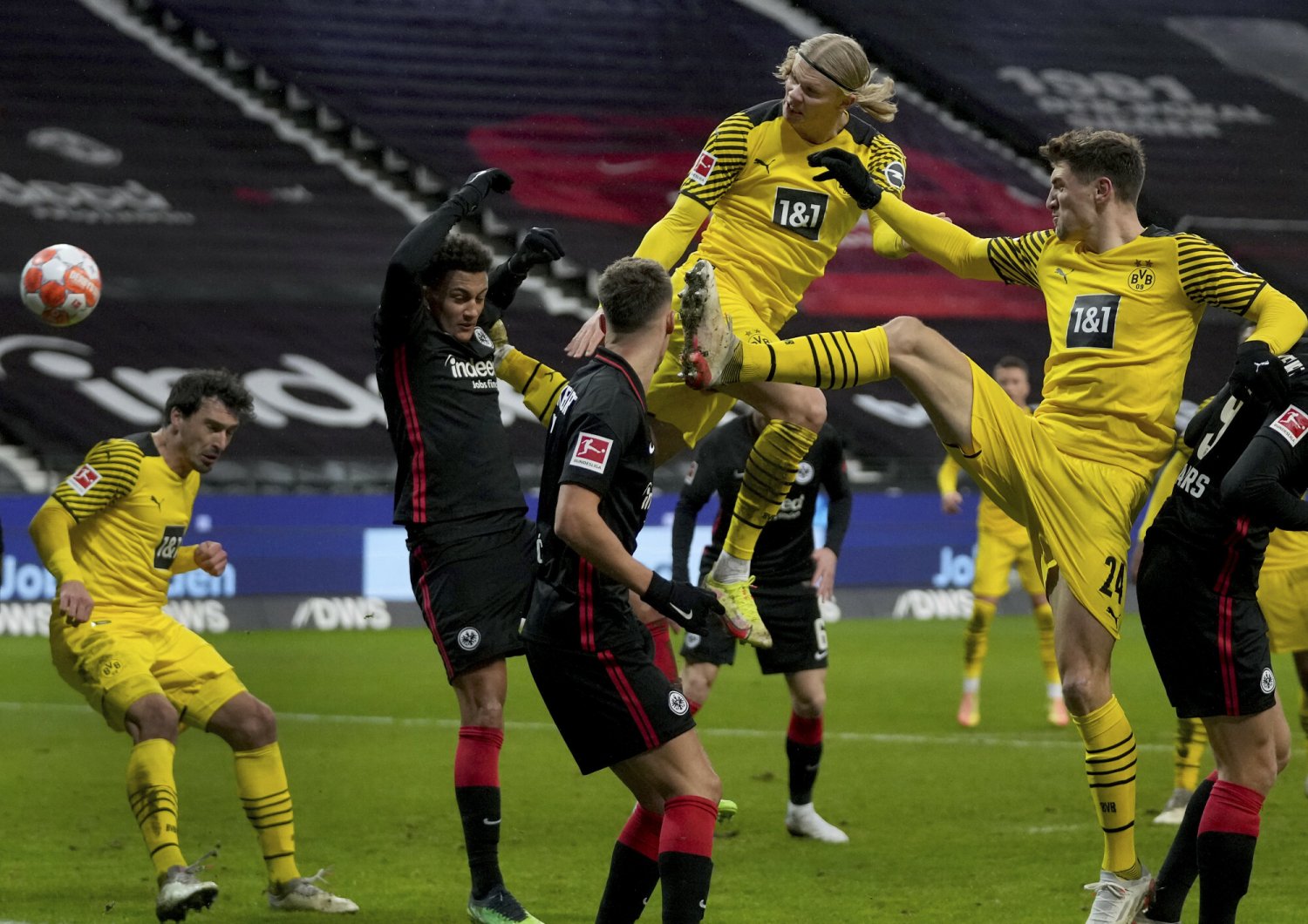 Borussia Dortmund rozpoczęła rok od efektownej wygranej nad Eintrachtem Frankfurt