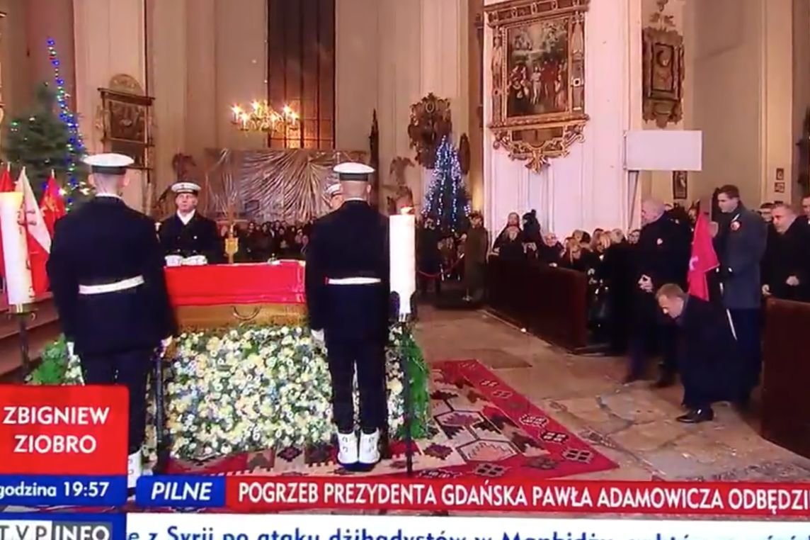 Ostatni moment z Donaldem Tuskiem na wizji. Po chwili TVP Info zmieniło ujęcie