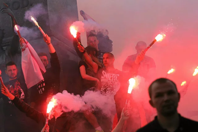 Dla okazania szacunku powstańcom nie trzeba palić rac i skandować nacjonalistycznych haseł.