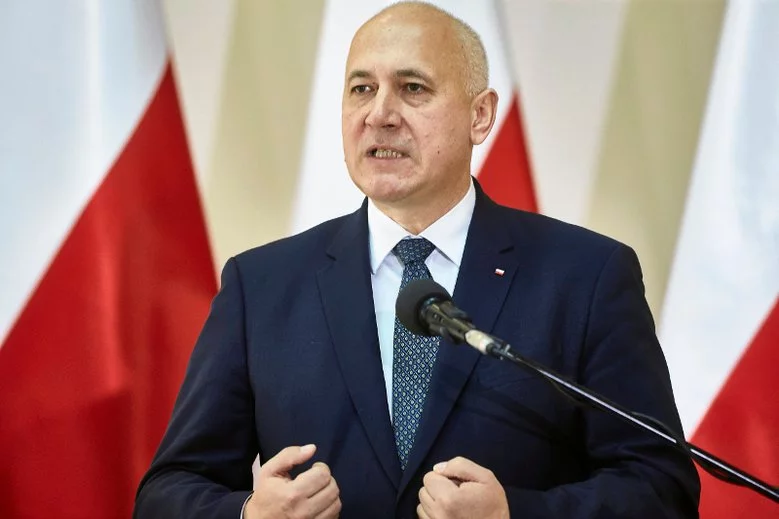 Joachim Brudziński zapowiada surowe kary dla protestujących rolników, którzy w środę sparaliżowali ruch na placu Zawiszy w Warszawie.