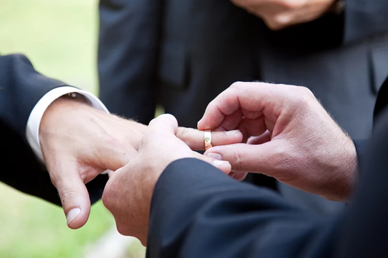 Po raz pierwszy w historii sędzia Sądu Najwyższego USA udzieliła [url=http://shutr.bz/17saPPi]ślubu homoseksualistom[/url].
