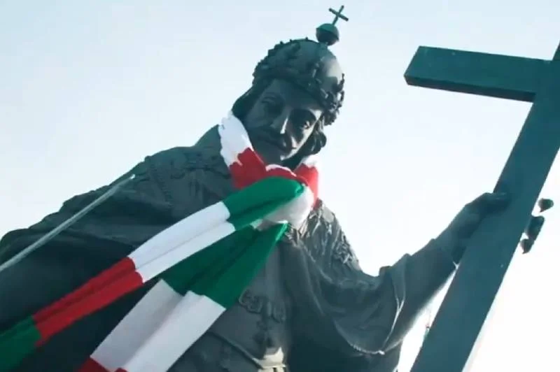 Szalik Legii na Kolumnie Zygmunta. Mioduski wylegitymowany przez policję.