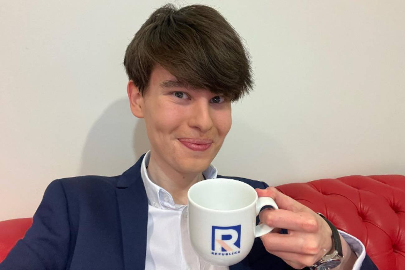 Oskar Szafarowicz ma program w TV Republika. Ogląda go ponad 6 tys. widzów