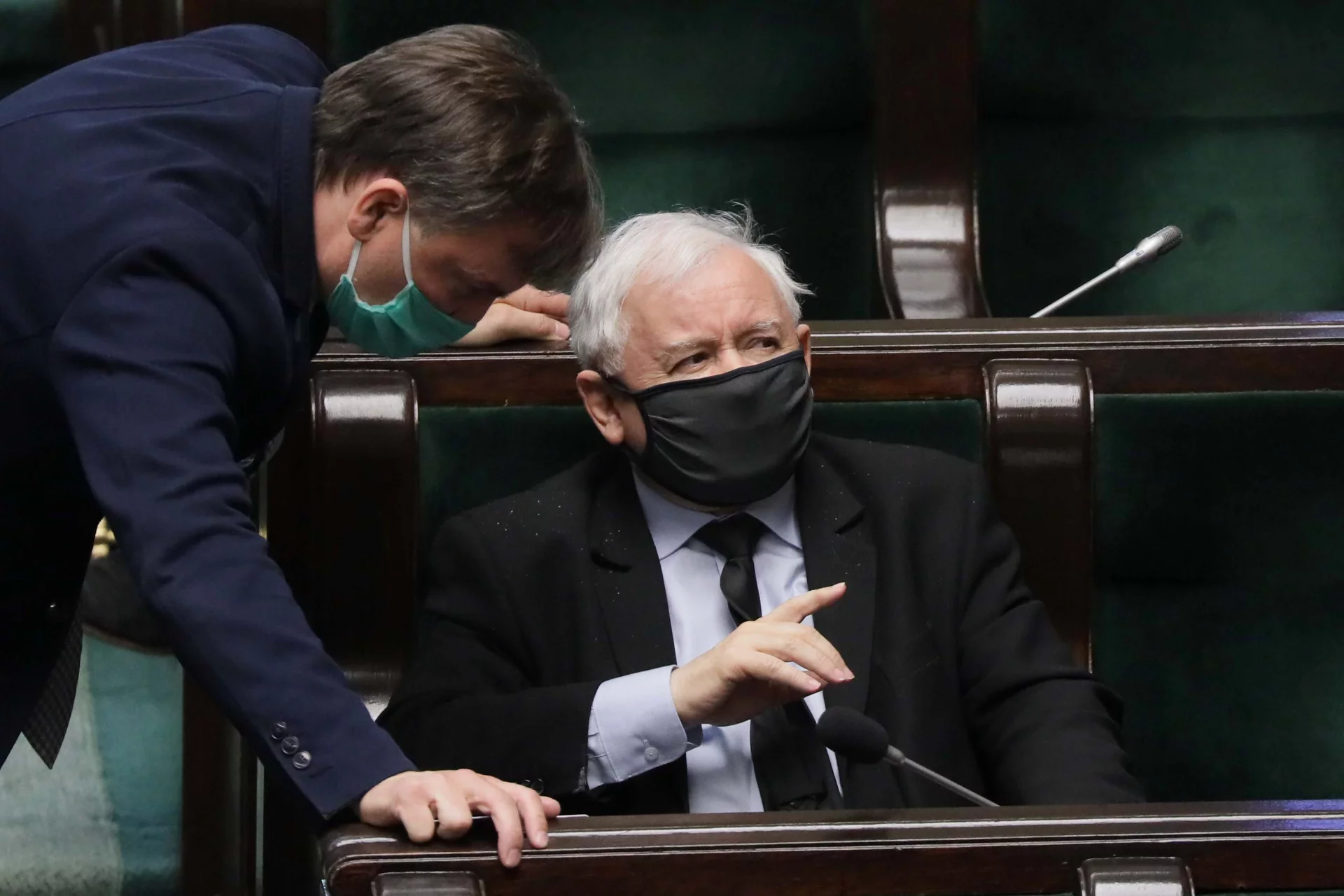 Jak donosi "Super Express", trwa bunt pod nosem Jarosława Kaczyńskiego.
