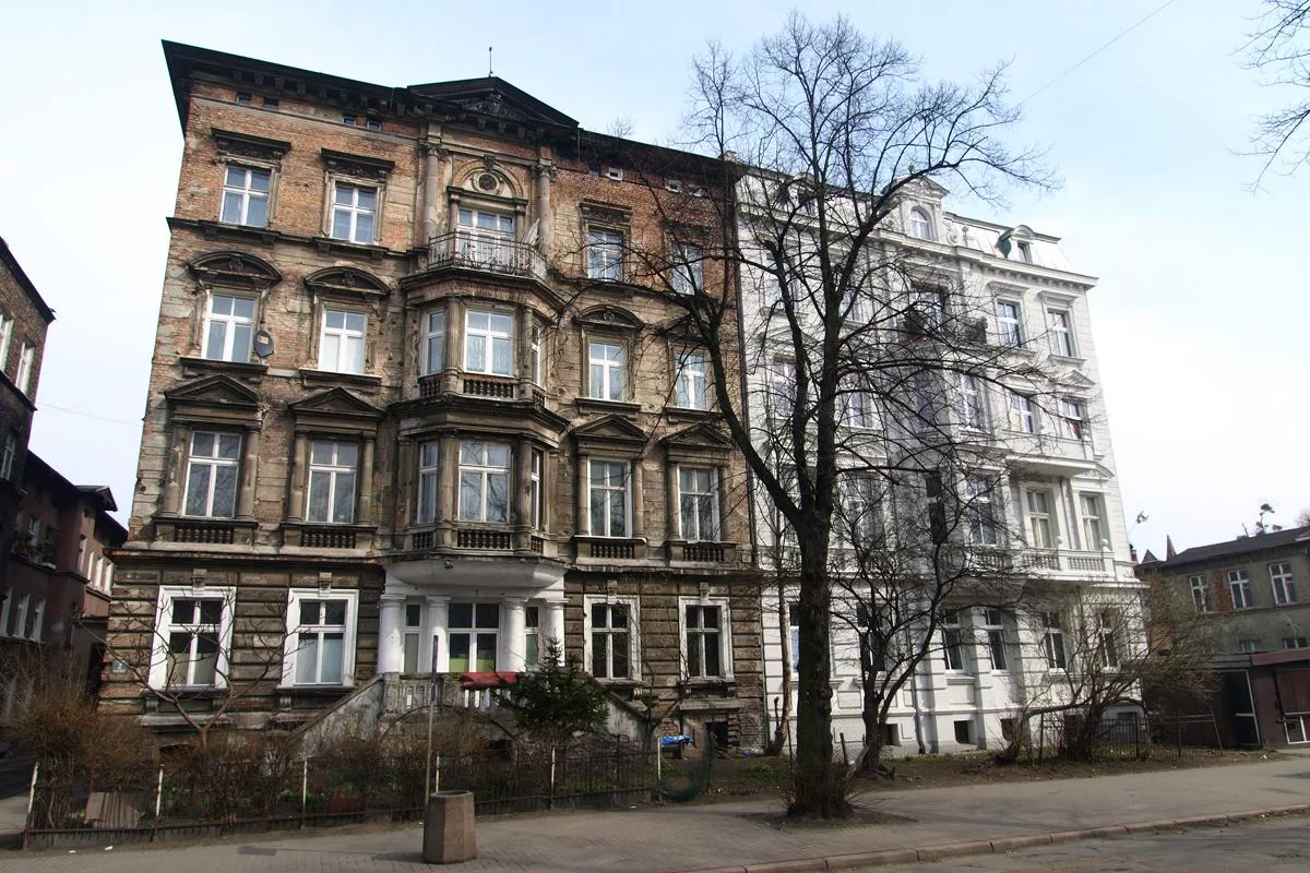 Kamienice w dzielnicy Dolne Miasto przy ulicy Śluzy i Łąkowej.