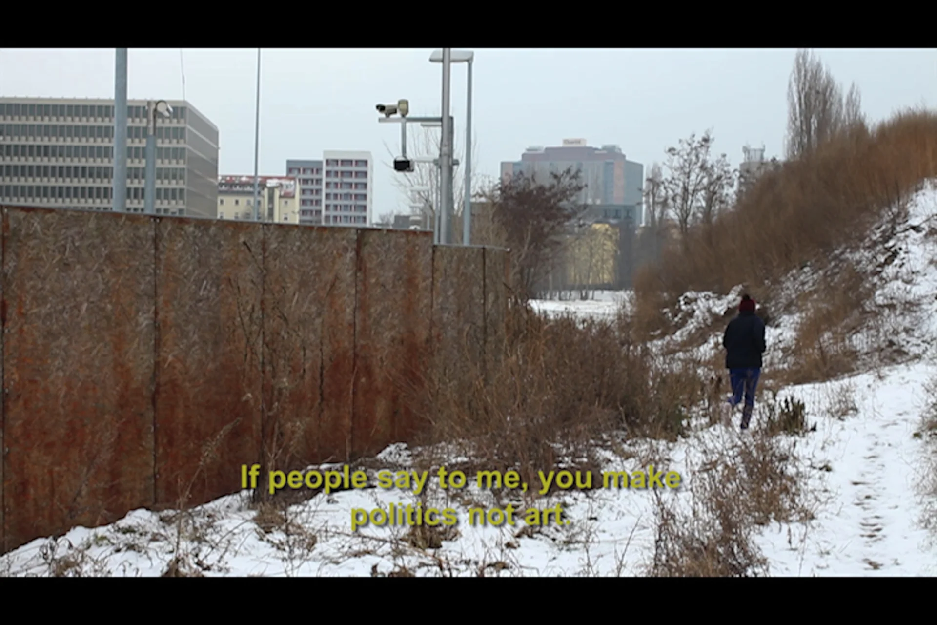 Marina Naprushkina i Biuro Kontrpropagandy, Król jest nagi, wideo, 2013, kadr wideo, dzięki uprzejmości artystki / Marina Naprushkina and Office for Anti-Propaganda, The Emperor Is Naked, video, 2013, video still, courtesy the artist